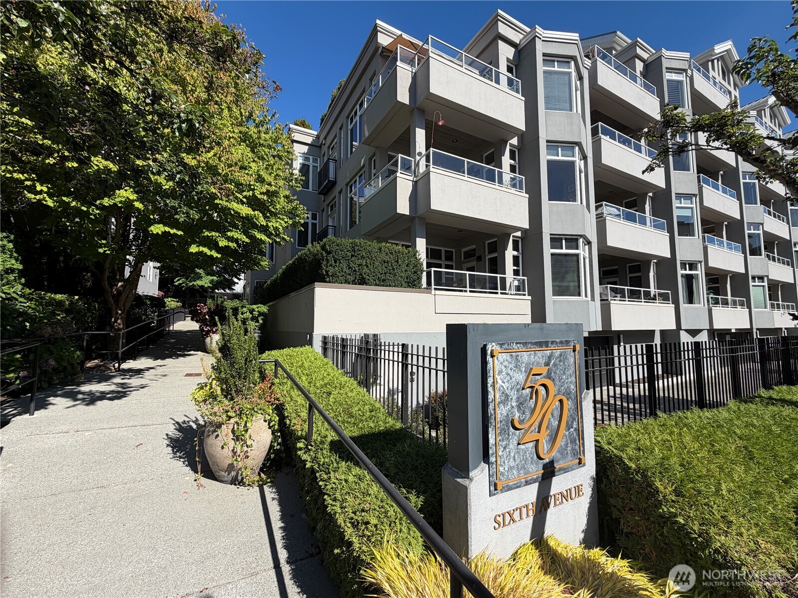 520 6th Avenue #1002