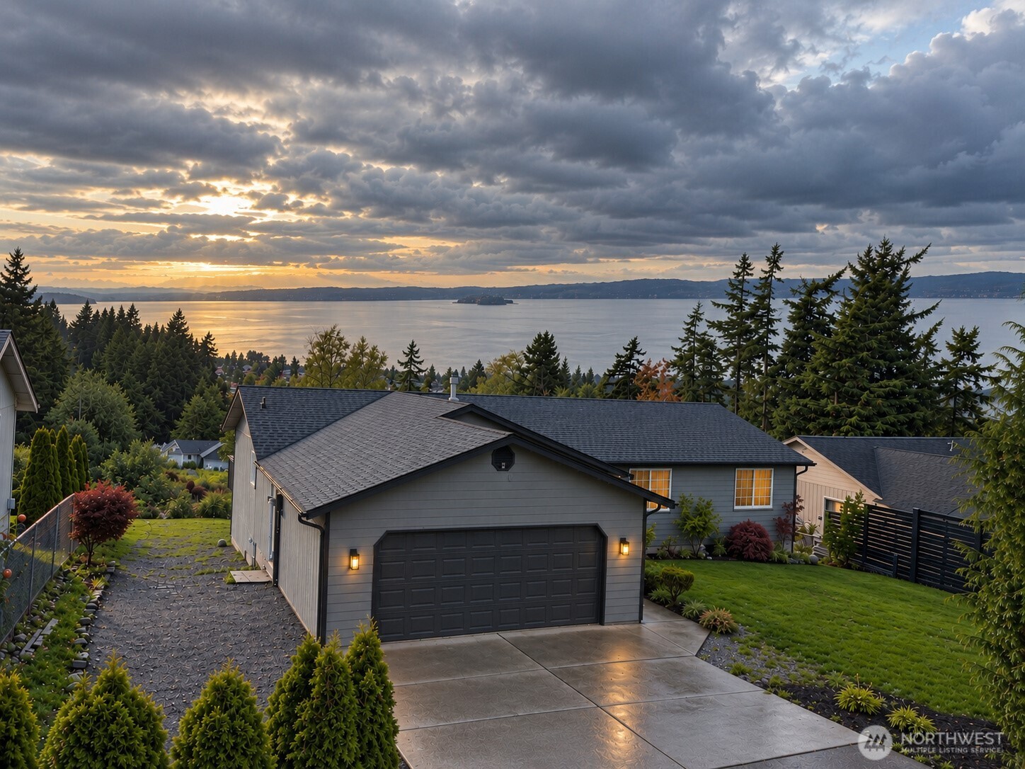 933 James Way
