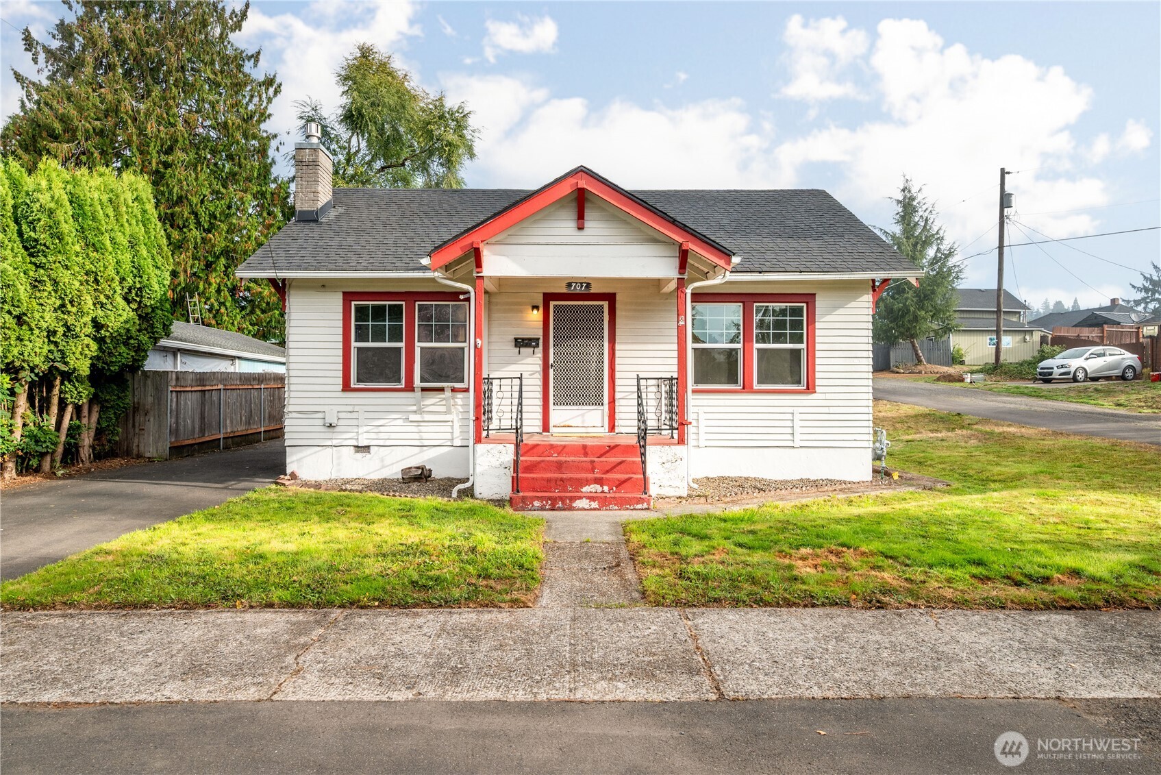 707 Ayers Street