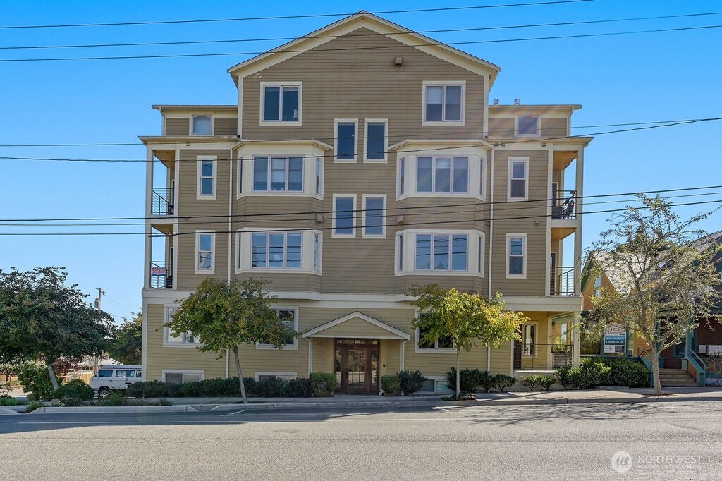 1215 Lawrence Street #202