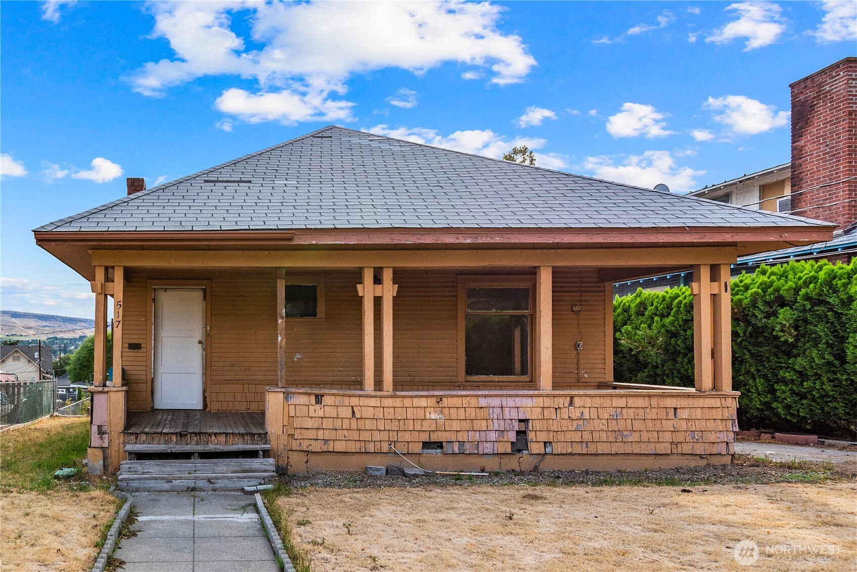 517 Malaga Ave