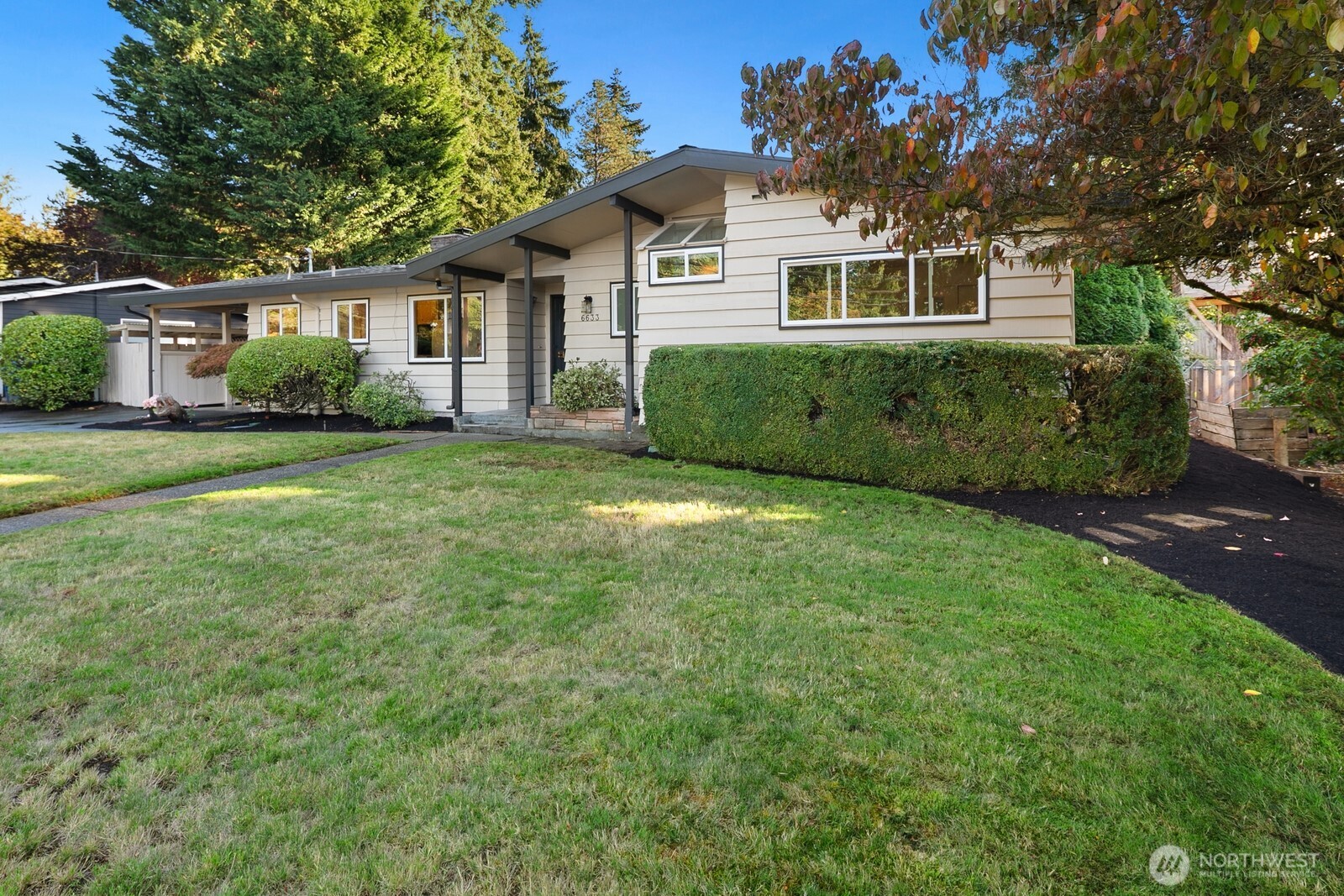 6633 Arrowhead Drive