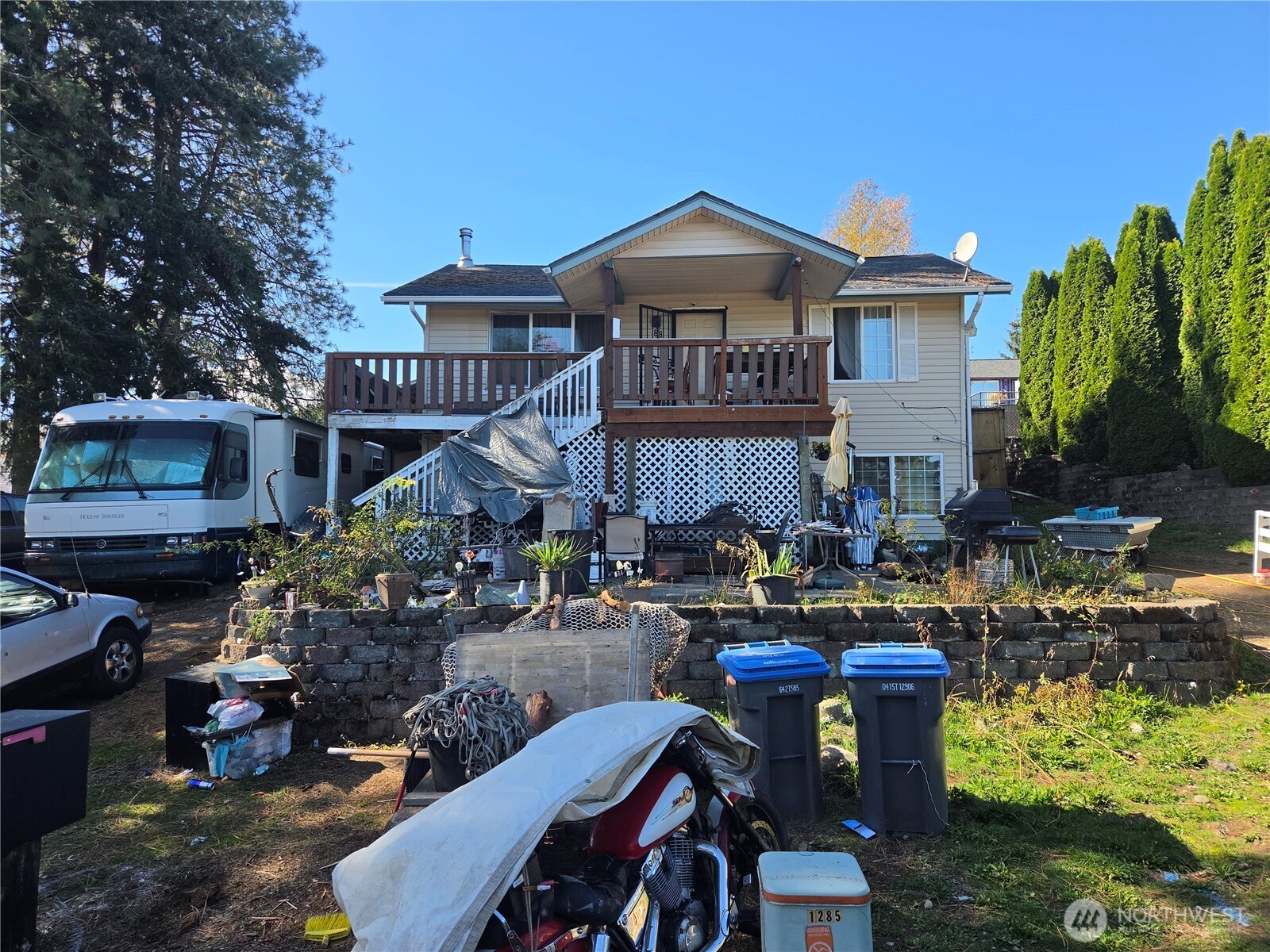 1285 Lansing Avenue