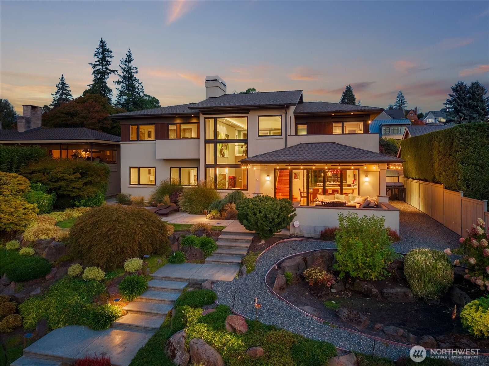 2820 Magnolia Boulevard