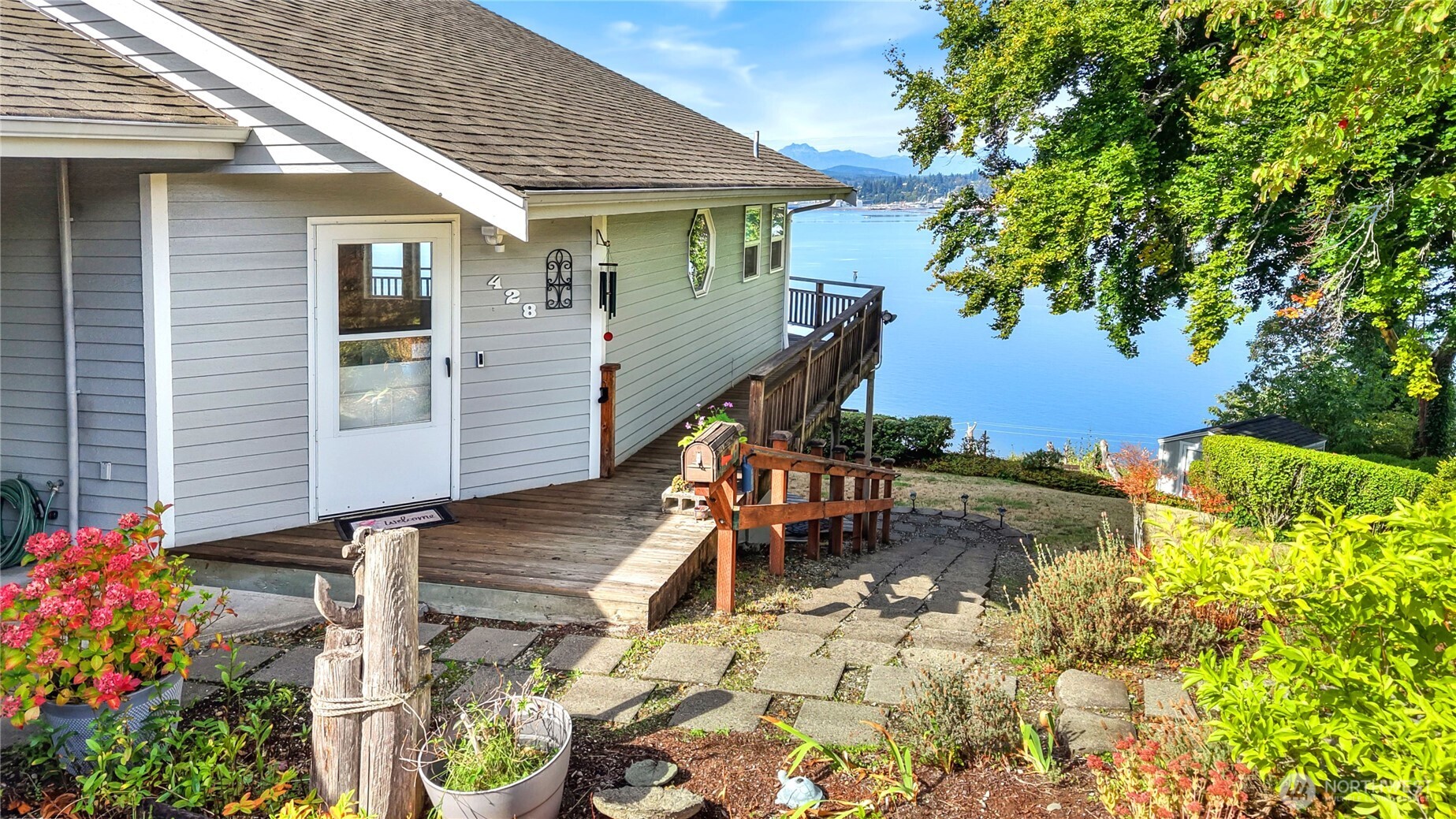 428 Farragut Avenue