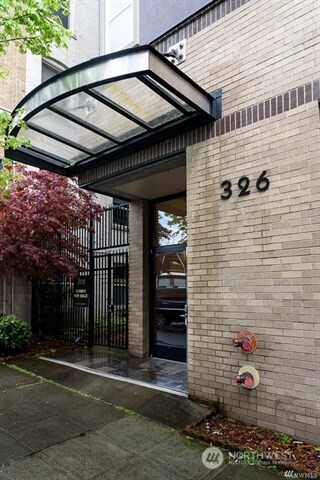 326 Queen Anne Avenue #402