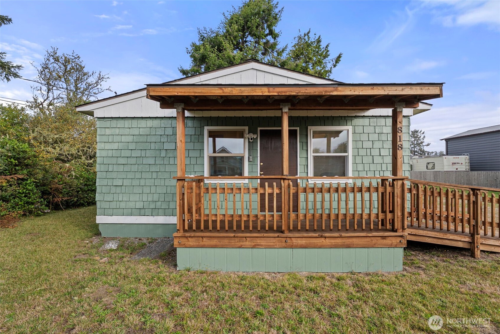 818 W Ocean Avenue