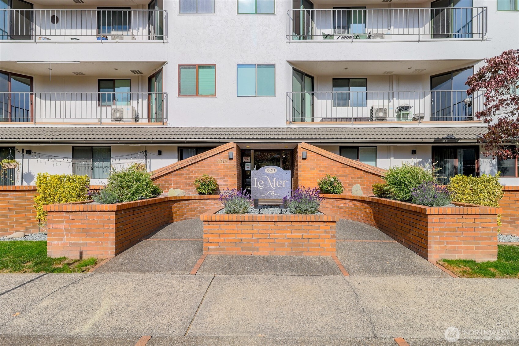 909 I Street #202