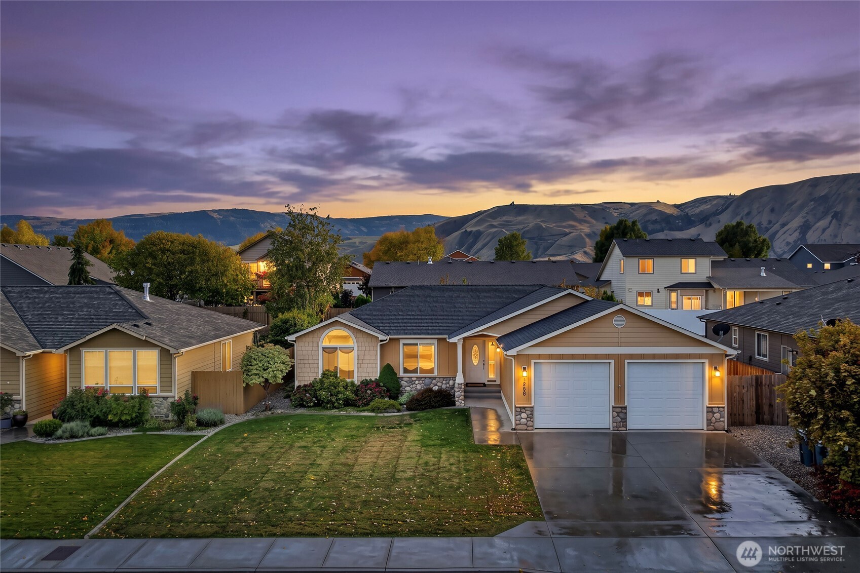 1386 Boulder Loop