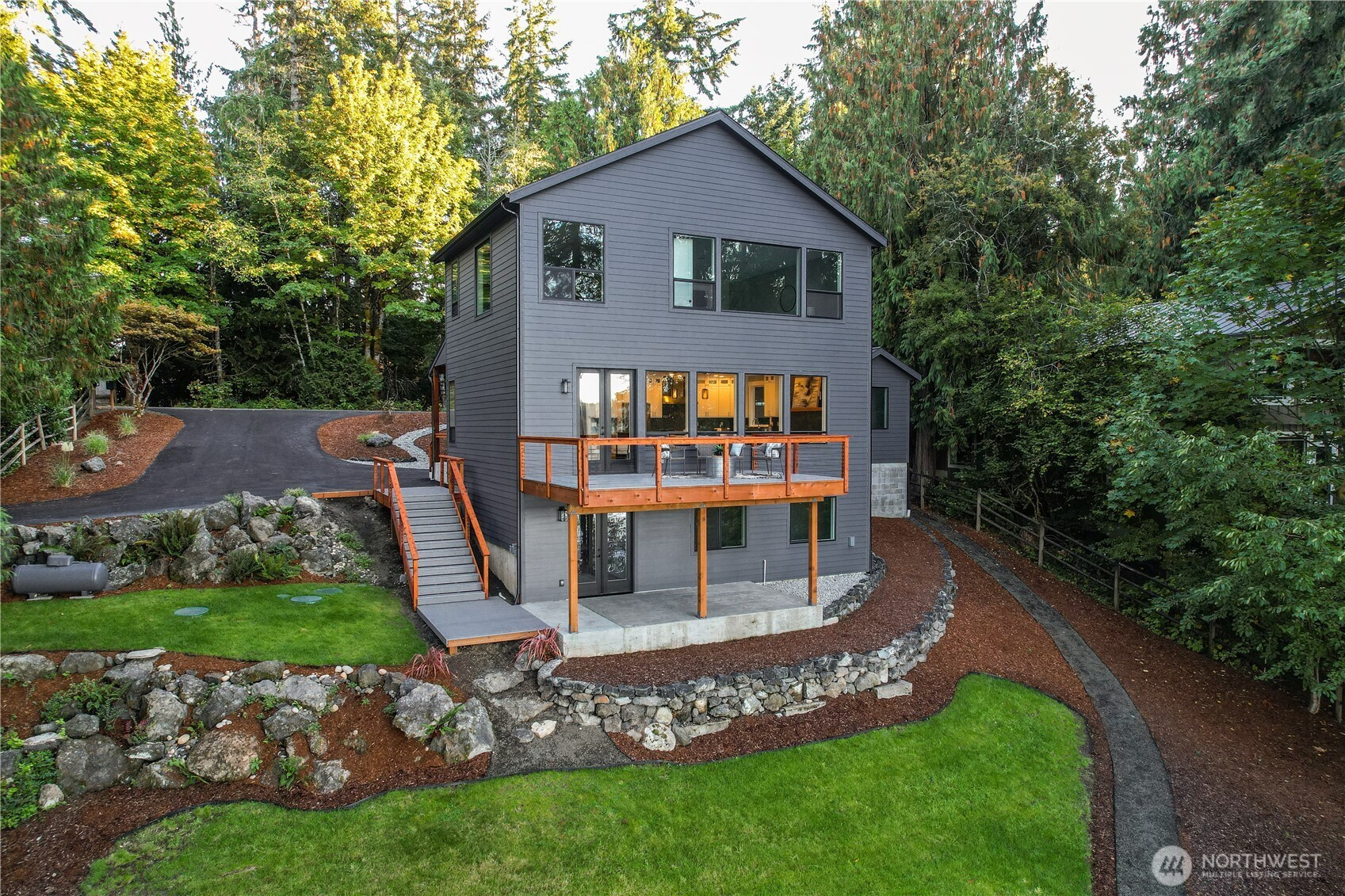 8104 Ellison Loop