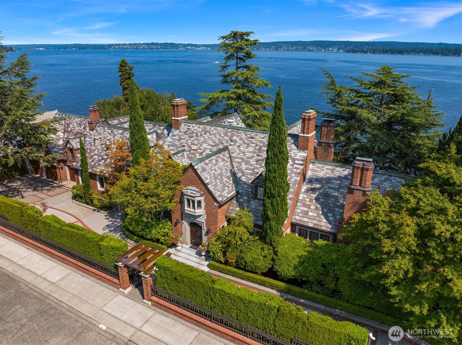 3038 Laurelhurst Drive